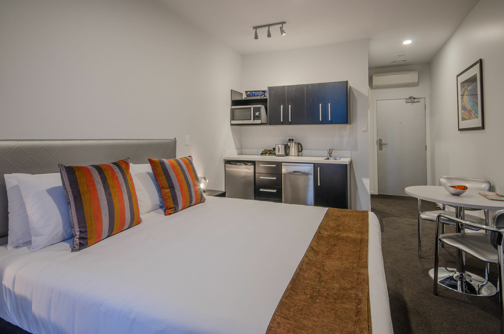 Ramada Suites By Wyndham Auckland - Federal Street Экстерьер фото