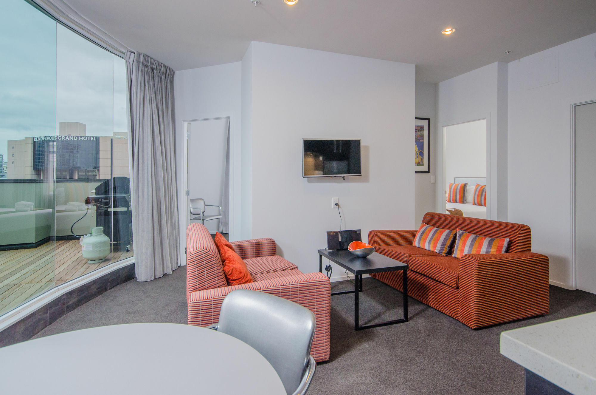 Ramada Suites By Wyndham Auckland - Federal Street Экстерьер фото