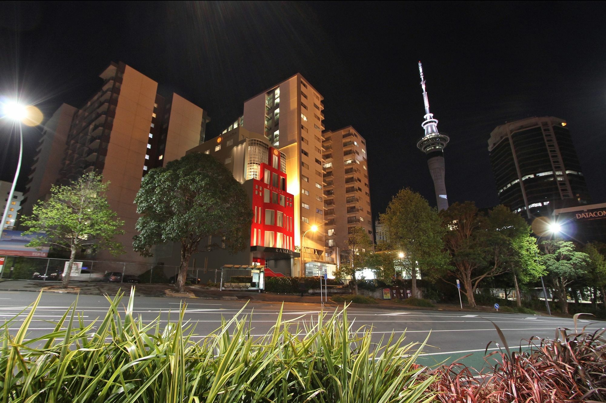 Ramada Suites By Wyndham Auckland - Federal Street Экстерьер фото