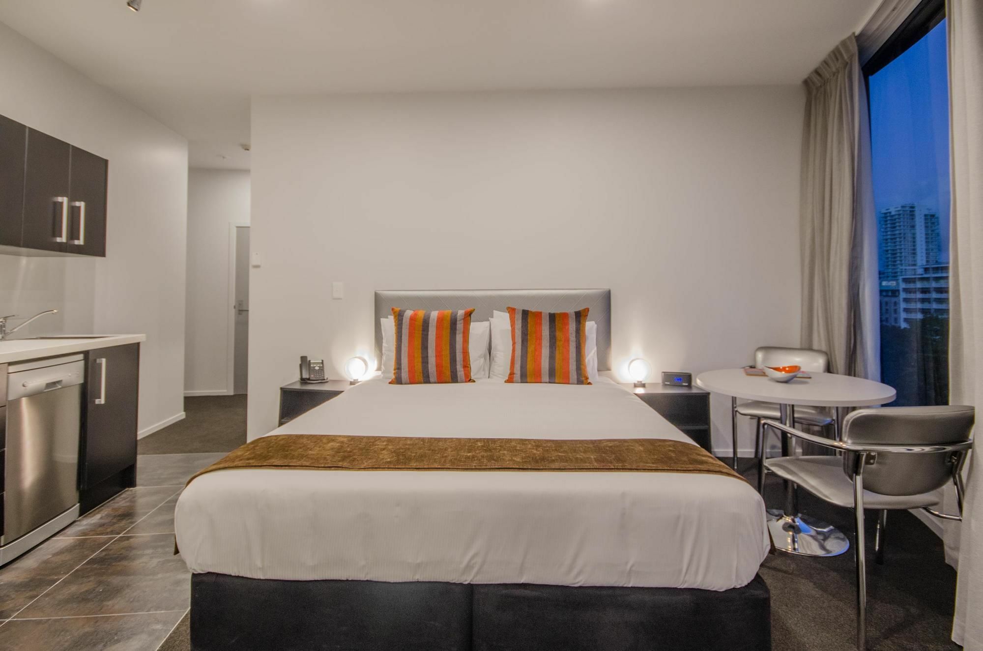 Ramada Suites By Wyndham Auckland - Federal Street Экстерьер фото